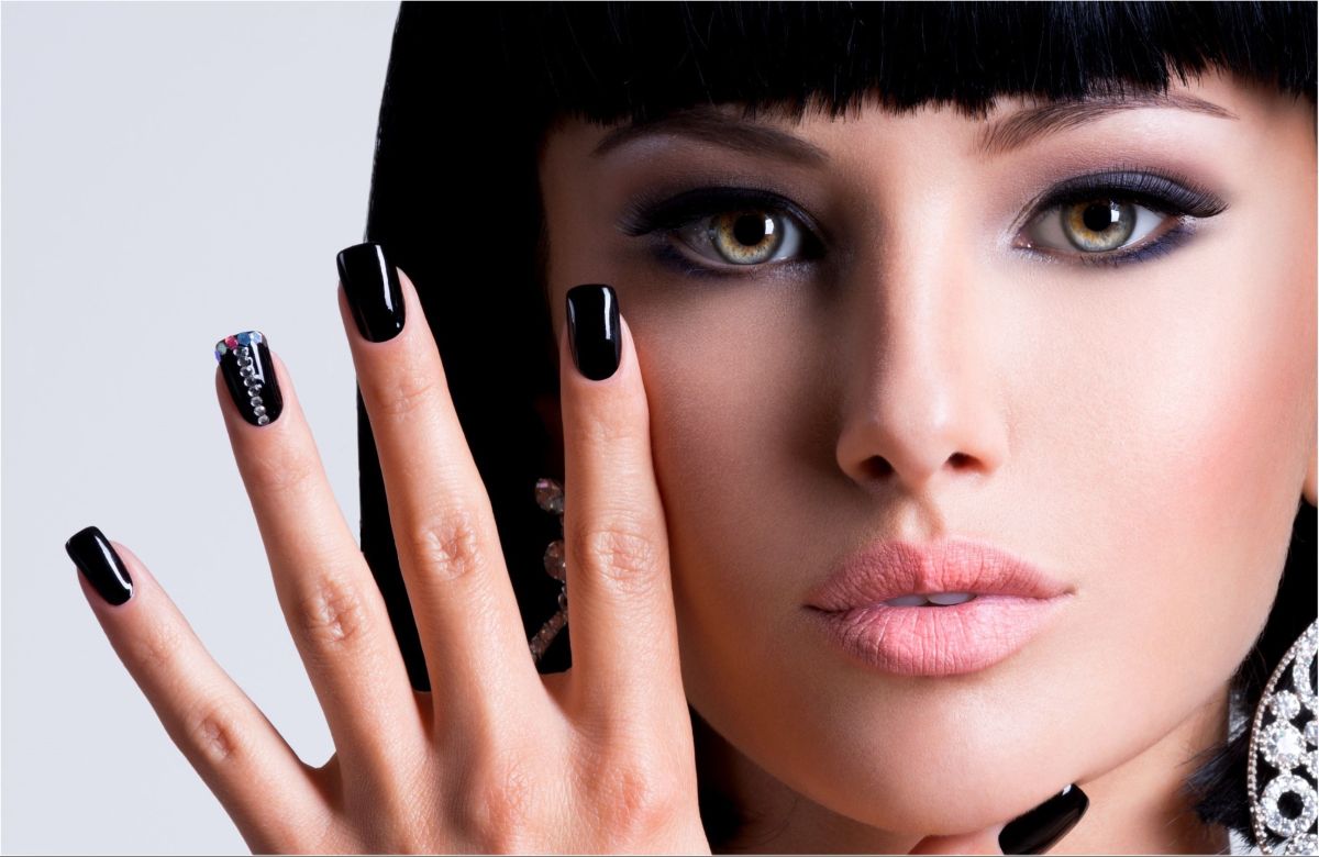 UNHAS COLORIDAS OU NAKED NAILS. QUAL DELAS É VOCÊ AGORA? - Miriam Lima